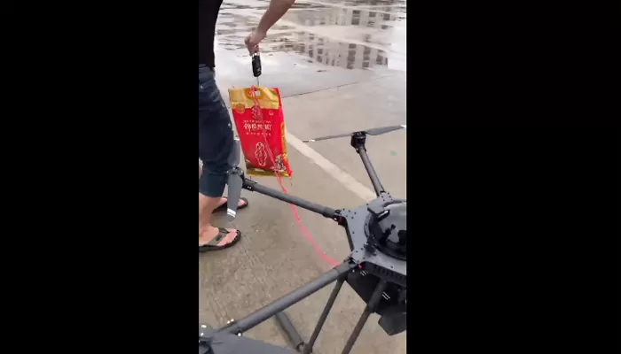 Дрон со носивост од 5kg, опрема за пуштање, далечински повик, враќање со едно копче и планирана рута.